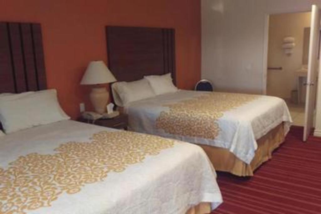 Days Inn By Wyndham Hemet Bagian luar foto