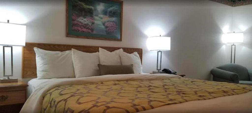 Days Inn By Wyndham Hemet Bagian luar foto